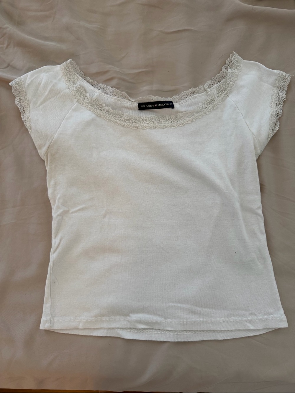 Brandy Melville White Lace Trim Scoop Neck Crop Top - Picture 2 of 3